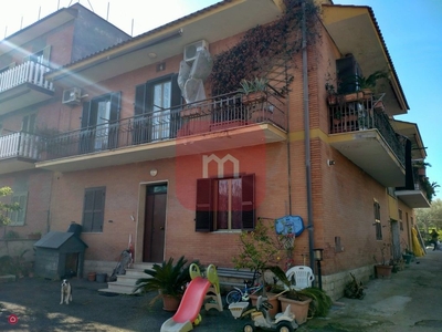 Appartamento in Vendita in Via Fontana del Finocchio a Roma