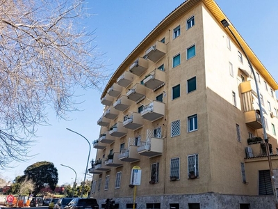 Appartamento in Vendita in Via Francesco Giangiacomo a Roma