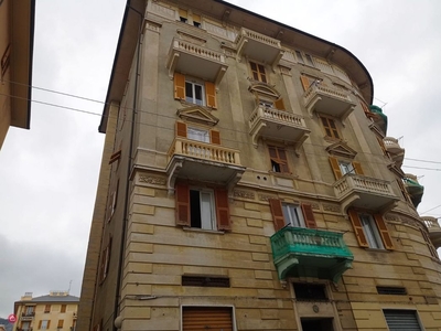 Appartamento in Vendita in Via S. Tommaso d'Aquino 6 a Genova