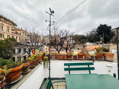 Appartamento in Vendita in Via Ugo Foscolo a Genova
