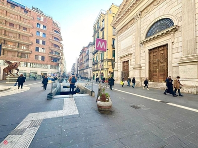 Appartamento in Vendita in Vico Lungo Teatro Nuovo a Napoli