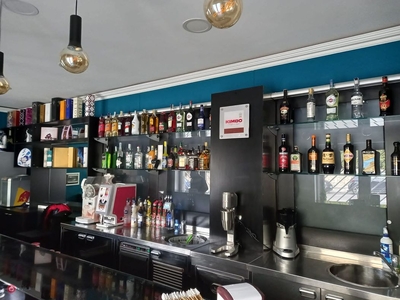 Bar in Vendita in Via GIOVANNI BOCCACCIO 1 a Napoli