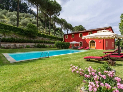 Casa a Capannori con barbecue, giardino e piscina
