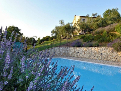 Casa a Castiglione In Teverina con piscina e barbecue