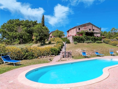 Casa a Civitella Paganico con terrazza, giardino e piscina