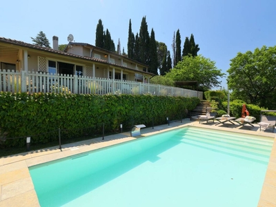 Casa a Magione con piscina, giardino e barbecue