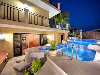 Casa a Marina Di Ragusa con piscina, terrazza e idromassaggio