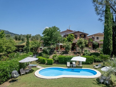 Casa a Massa E Cozzile con piscina