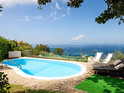 Casa a Massa Lubrense con giardino e piscina