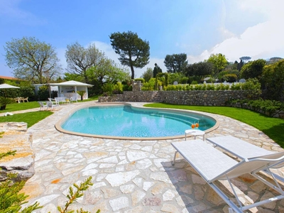 Casa a Massa Lubrense con piscina, barbecue e giardino