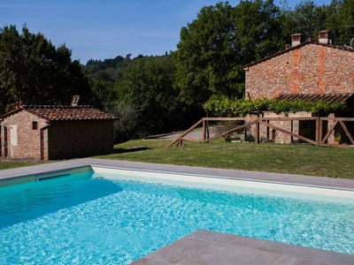Casa a Pescia con piscina, barbecue e terrazza