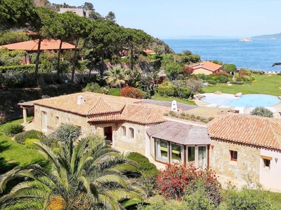 Casa a Portoferraio con piscina, terrazza e giardino