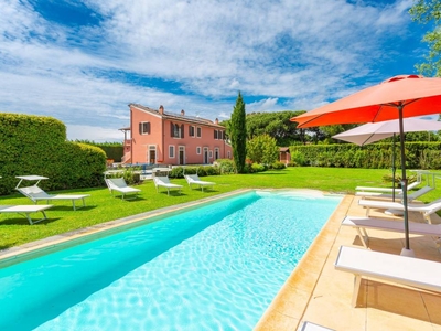 Casa a San Giuliano Terme con barbecue, piscina e giardino