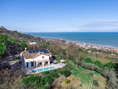 Casa a Silvi con barbecue, giardino e piscina