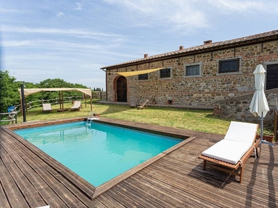 Casale a Chianciano Terme con giardino, barbecue e piscina