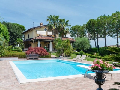 Incantevole casa a Moniga Del Garda con piscina e giardino