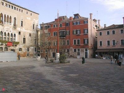 Negozio/Locale commerciale in Vendita in Castello Bragora a Venezia