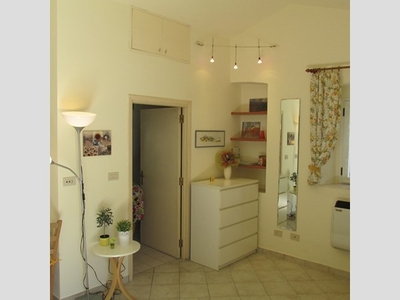 Monolocale in Affitto a Arezzo, zona Tegoleto, 300€, 32 m², arredato