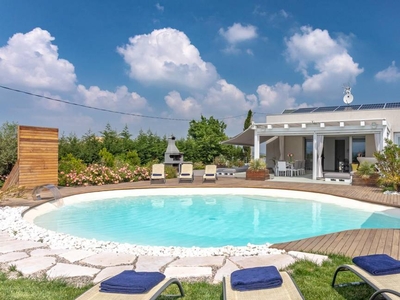 Piacevole casa a Rimini con piscina e giardino