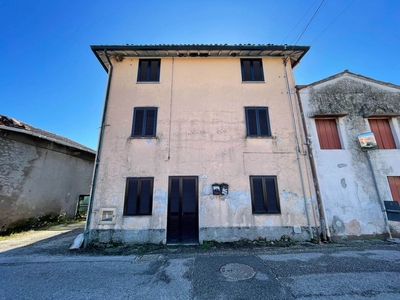 Rustico casale in Via Costa 20 in zona San Bortolo a Arzignano