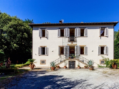 Villa con giardino, Lucca sud
