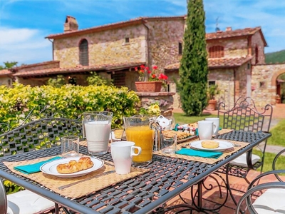 Casa a Monsummano Terme con giardino, barbecue e idromassaggio