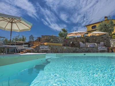 Casa a Serravalle Pistoiese con piscina, terrazza e barbecue