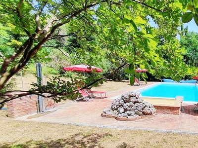 Incantevole casa a San Miniato con piscina, giardino e terrazza