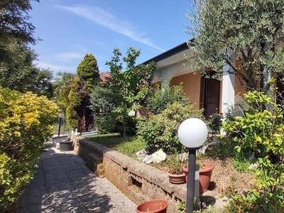 Villa in vendita a Garbagnate Milanese