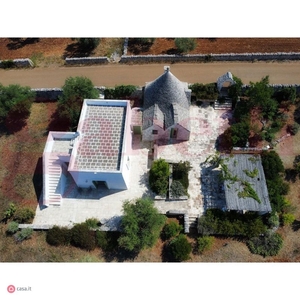 Villa in Vendita in Via Canale di pilo 2 -4 a Alberobello