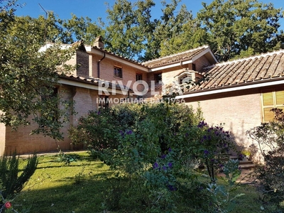 Villa in Vendita in Largo Olgiata a Roma