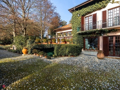 Villa in Vendita in Strada Comunale di Superga a Torino