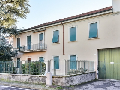 Appartamento 9 locali di 186 m² a Cesano Maderno