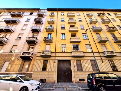 Appartamento in vendita a Torino via arona 5