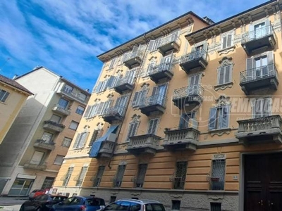 Appartamento in vendita a Torino via barge 12