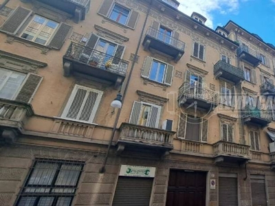 Appartamento in vendita a Torino via barge 15