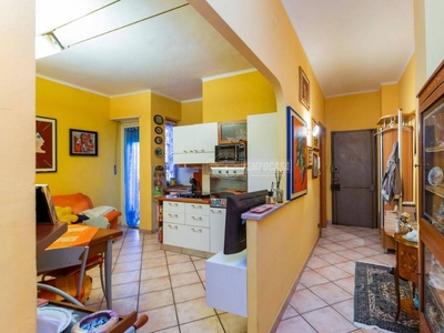 Appartamento in vendita a Torino via Bari 10
