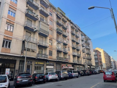 Appartamento in vendita a Torino via Barletta, 33