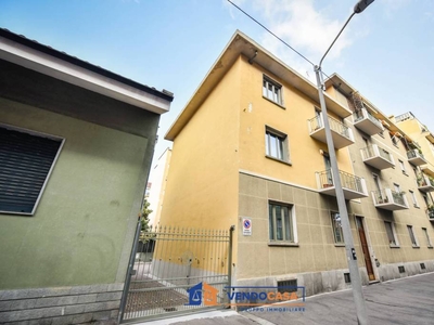 Appartamento in vendita a Torino via Barletta, 76