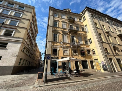 Appartamento in vendita a Torino via Corte d'Appello, 13c