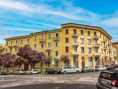 Appartamento in vendita a Torino via Curtatone 5