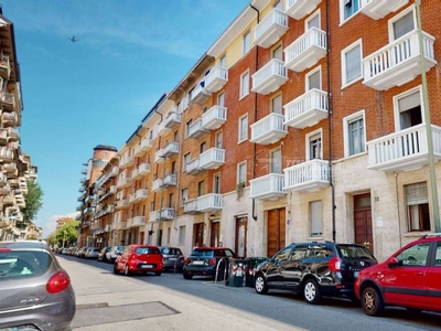 Appartamento in vendita a Torino via Domodossola 32