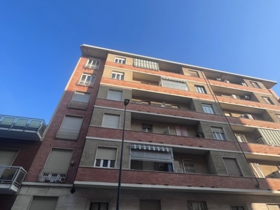 Appartamento in vendita a Torino via Duino, 189