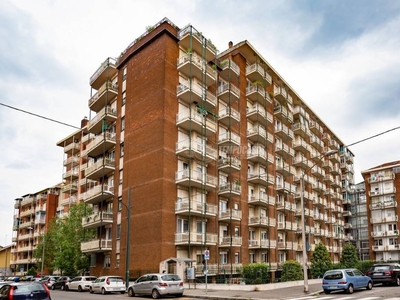 Appartamento in vendita a Torino via gubbio 42/c