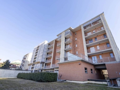 Appartamento in vendita a Torino via gubbio, 93