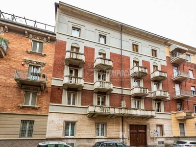 Appartamento in vendita a Torino via le Chiuse 45