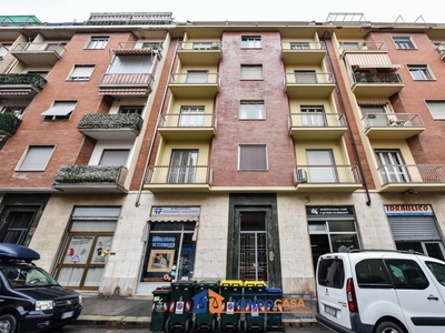 Appartamento in vendita a Torino via Mombarcaro, 44