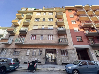 Appartamento in vendita a Torino via Mombasiglio 36