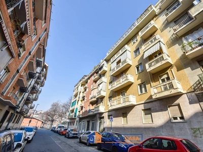 Appartamento in vendita a Torino via Monesiglio, 32