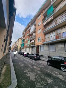 Appartamento in vendita a Torino via Montanaro